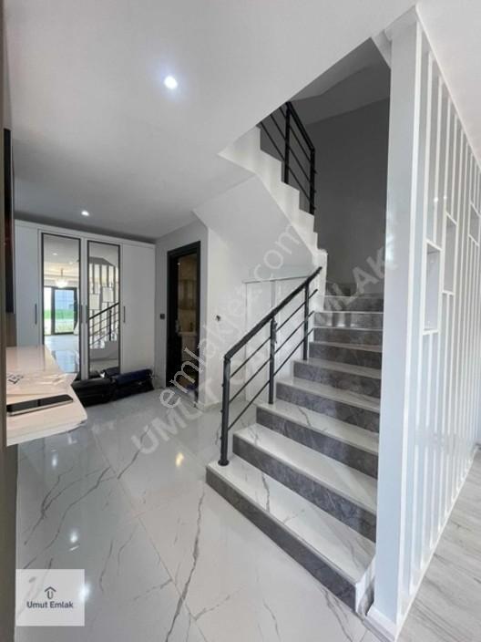 4+1 Kalitenin Konfor İle Birleştiği Geniş Bahçeli Emsalsiz Villa — fotoğraf 13