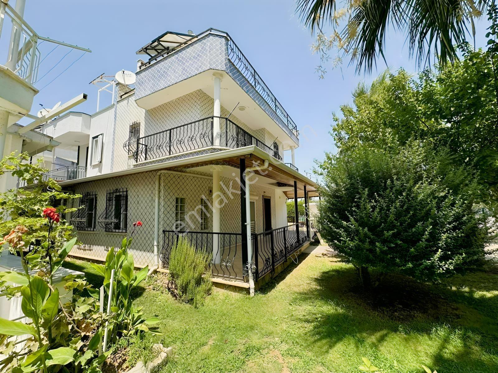 Didim Altınkumda 3+1 Bahçeli Denıze Yakın Köşe Villa