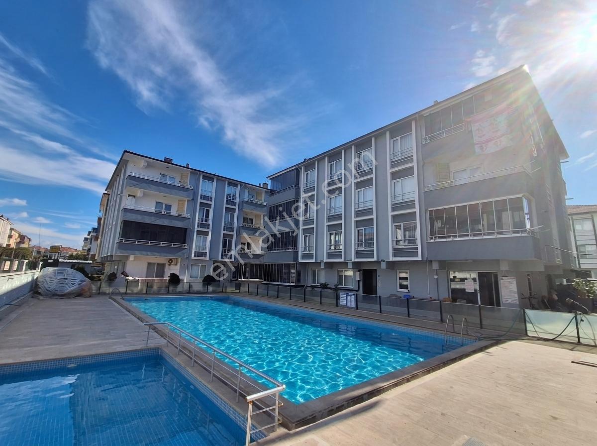 Karasu'Da Sahile Yakın Havuzlu Sitede Eşyalı Satılık 2+1 Daire