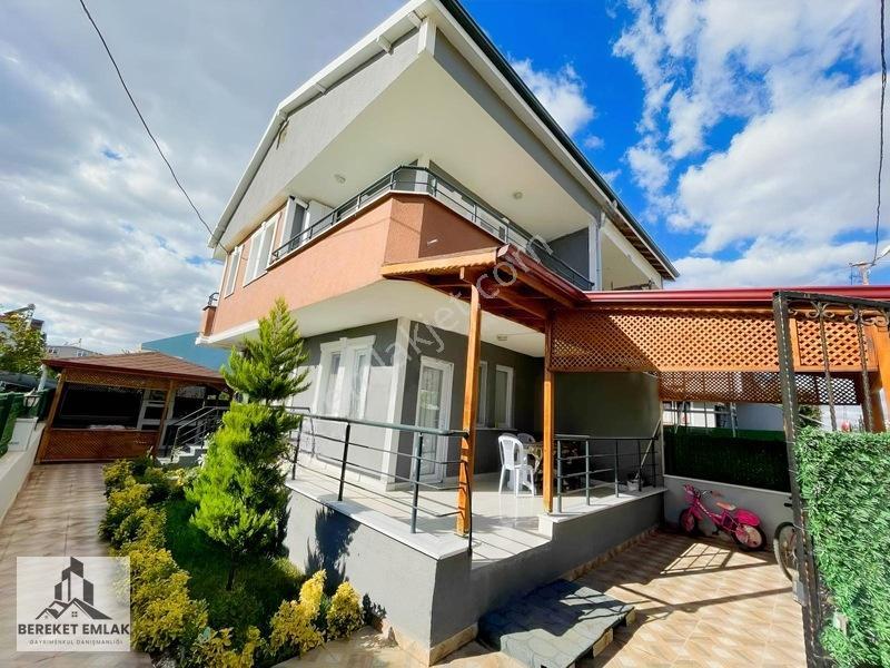 Bereket Emlaktan Geniş Asfalt Yola Ve Köşebaşı Satılık Villa