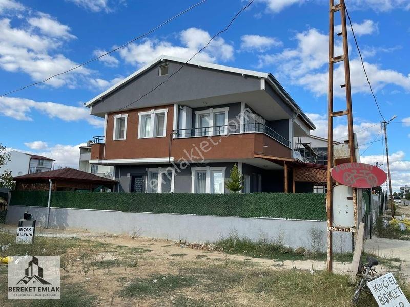 Bereket Emlaktan Geniş Asfalt Yola Ve Köşebaşı Satılık Villa — fotoğraf 2