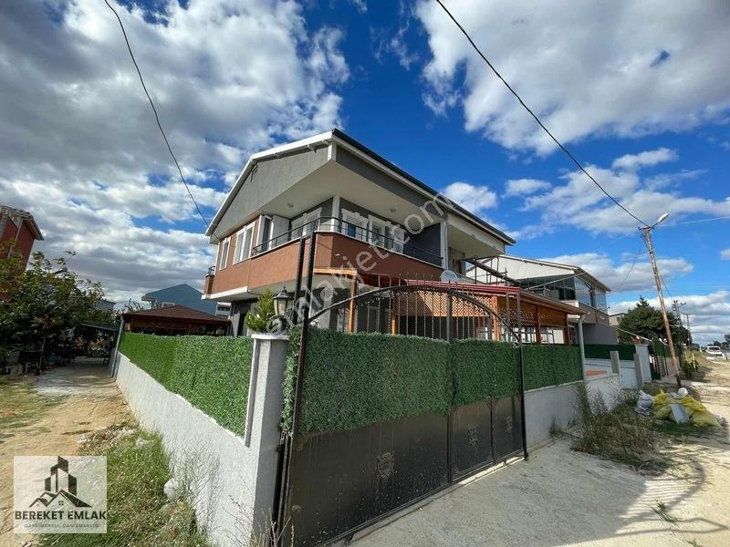 Bereket Emlaktan Geniş Asfalt Yola Ve Köşebaşı Satılık Villa — fotoğraf 3