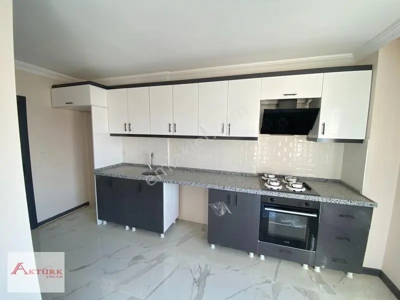 //aktürk Emlak\\kapalı Otopark Asansör İskan Ankastre 130m2daire — fotoğraf 8