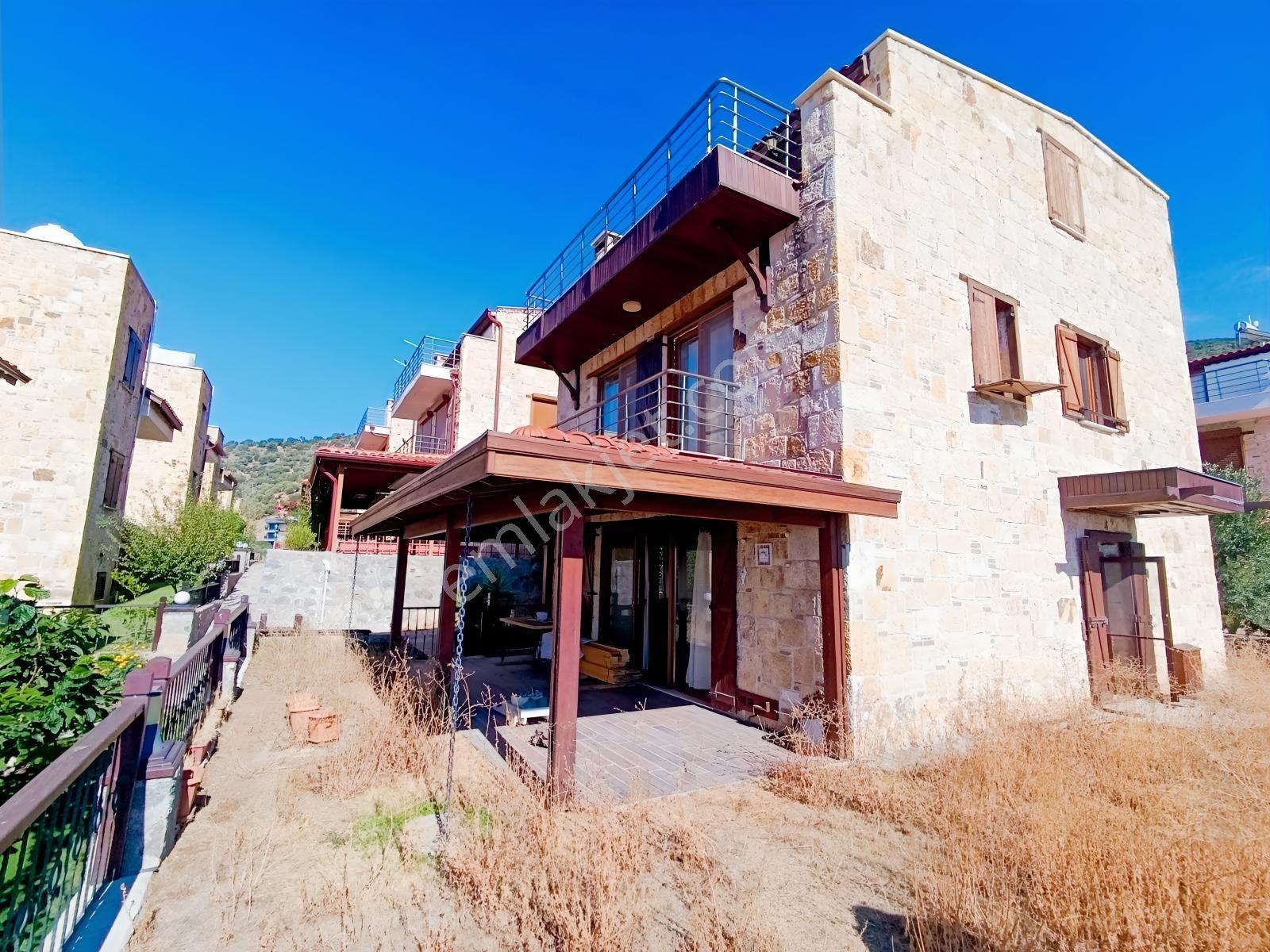Çandarlı Bimeyko Da Deniz Manzaralı Havuzlu Taş Villa Satılık — fotoğraf 2
