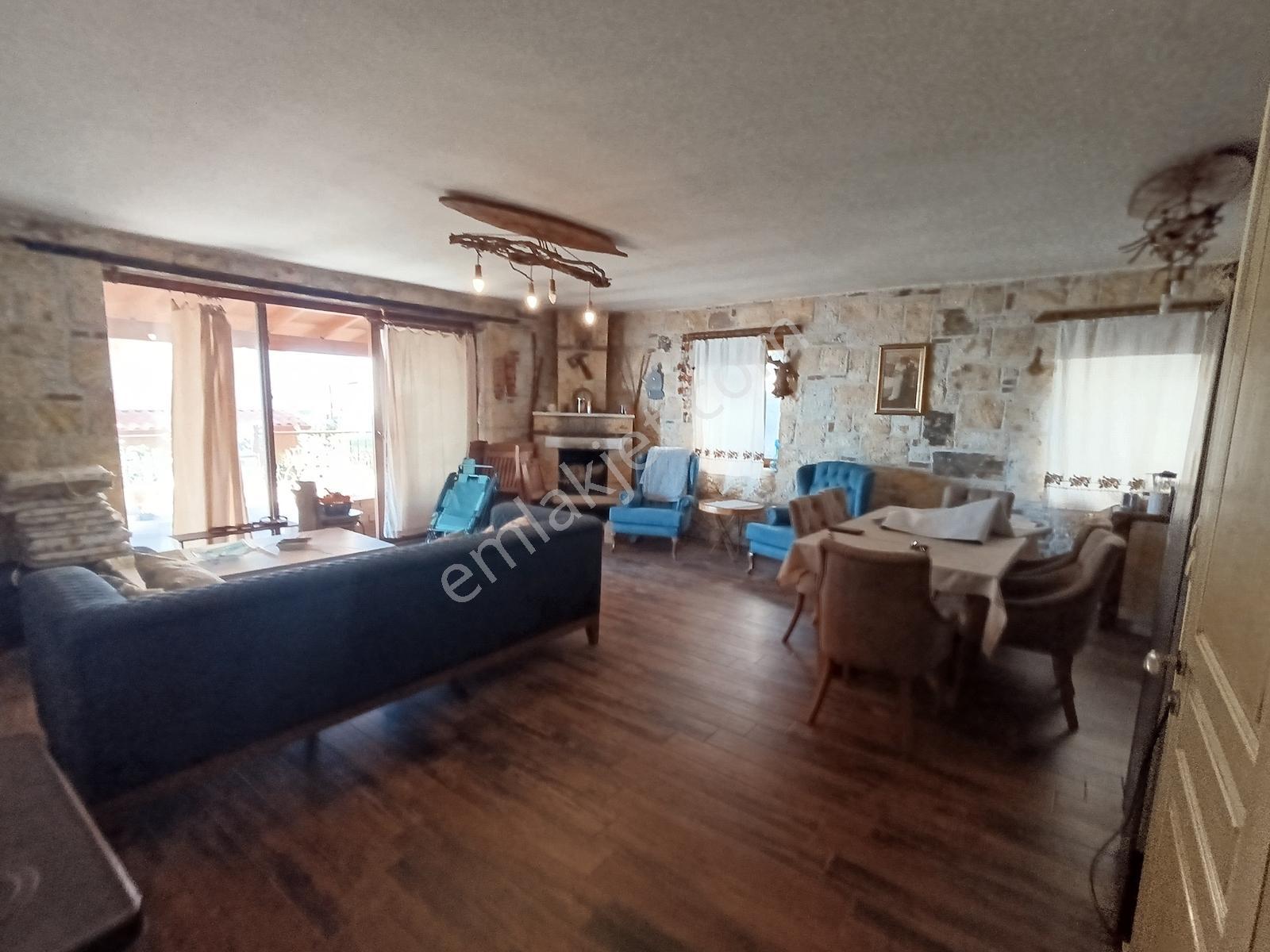 Çandarlı Bimeyko Da Deniz Manzaralı Havuzlu Taş Villa Satılık — fotoğraf 3
