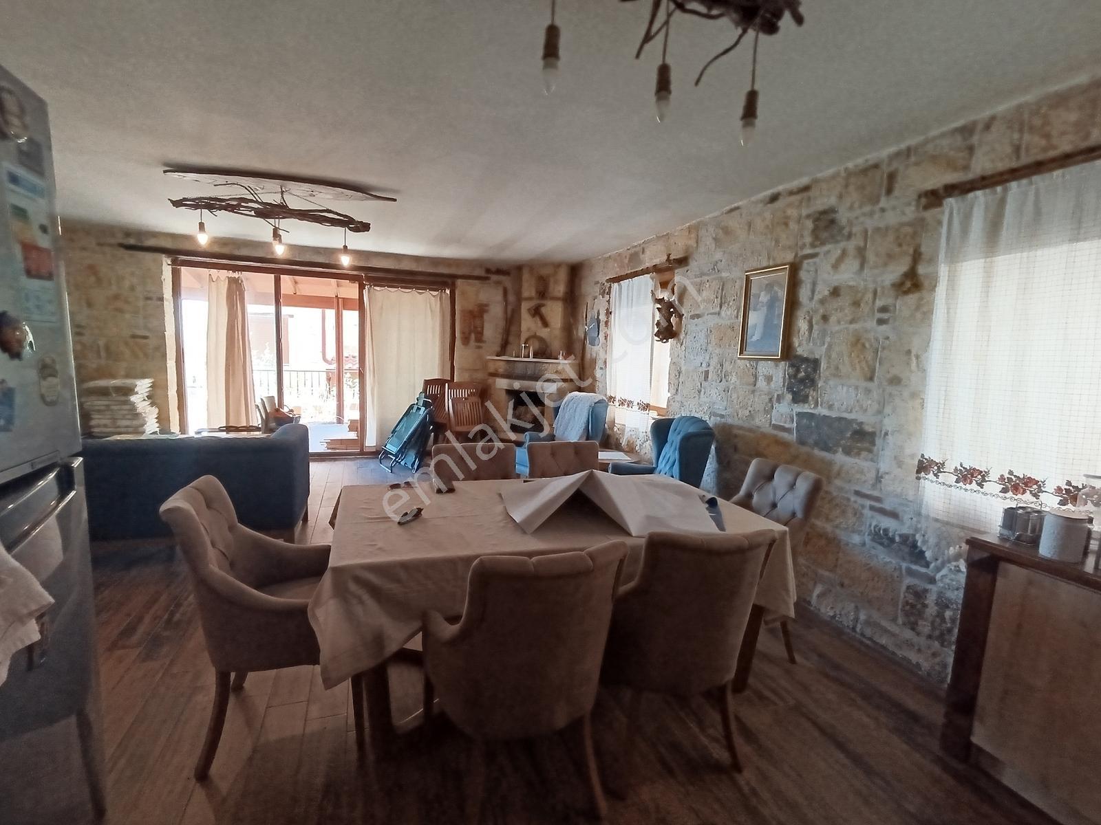Çandarlı Bimeyko Da Deniz Manzaralı Havuzlu Taş Villa Satılık — fotoğraf 4
