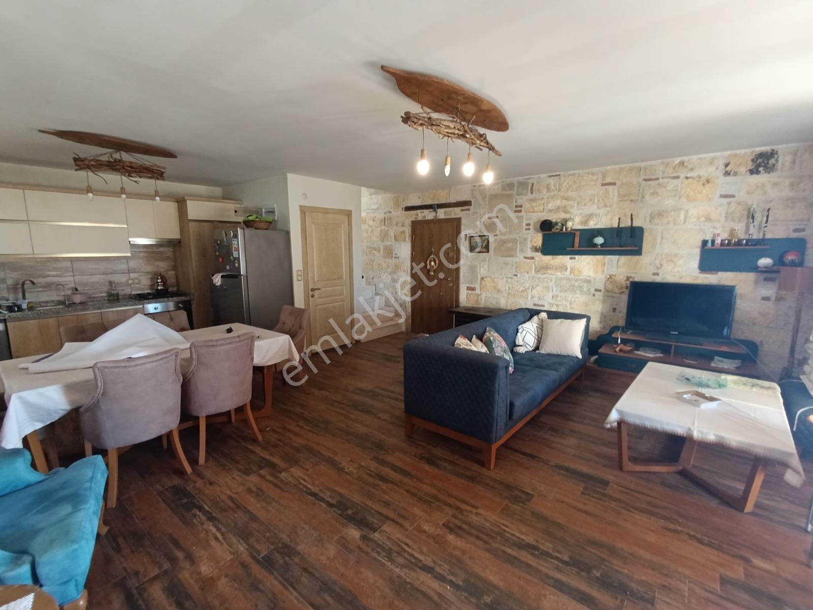 Çandarlı Bimeyko Da Deniz Manzaralı Havuzlu Taş Villa Satılık — fotoğraf 5