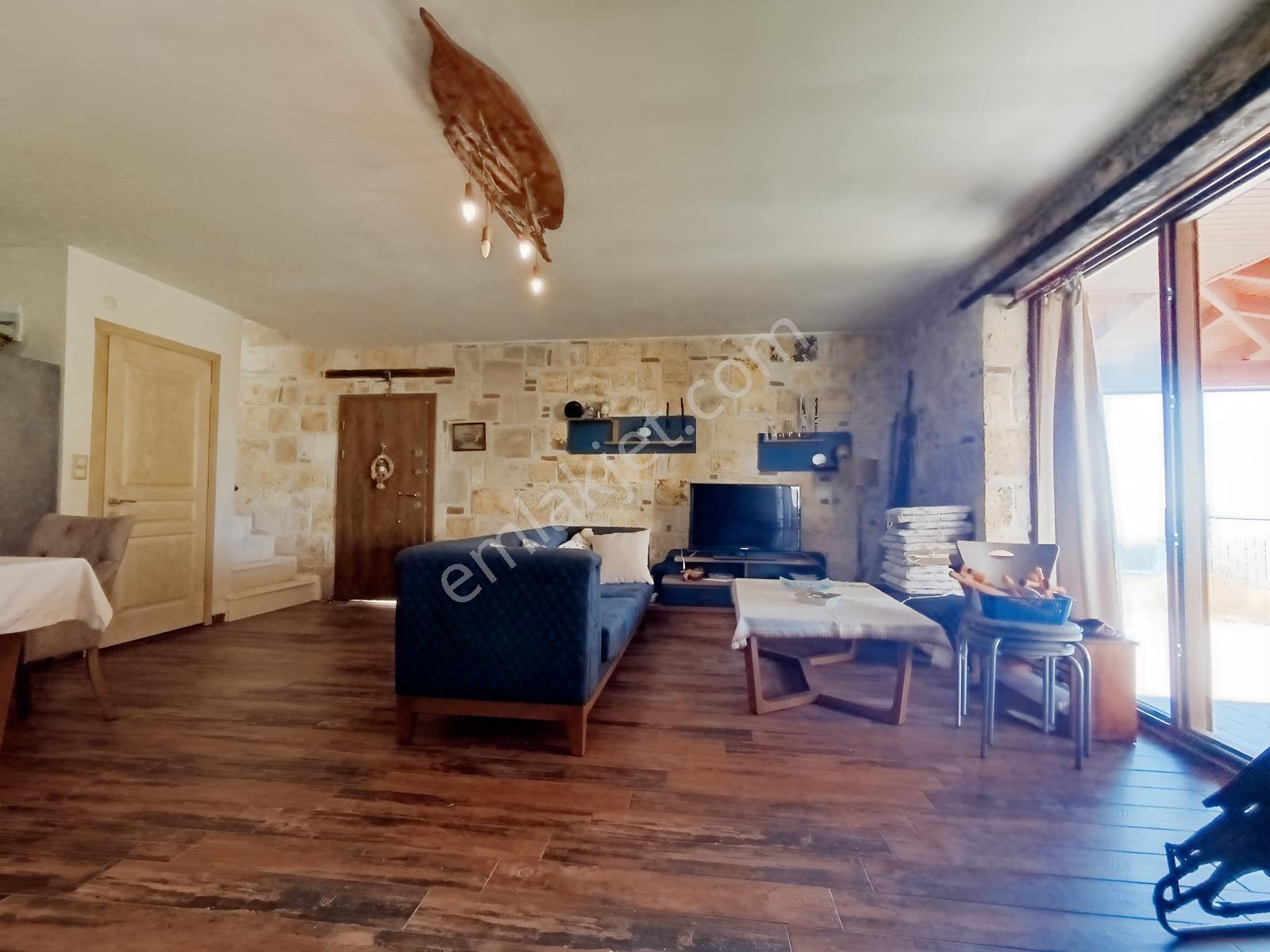 Çandarlı Bimeyko Da Deniz Manzaralı Havuzlu Taş Villa Satılık — fotoğraf 6