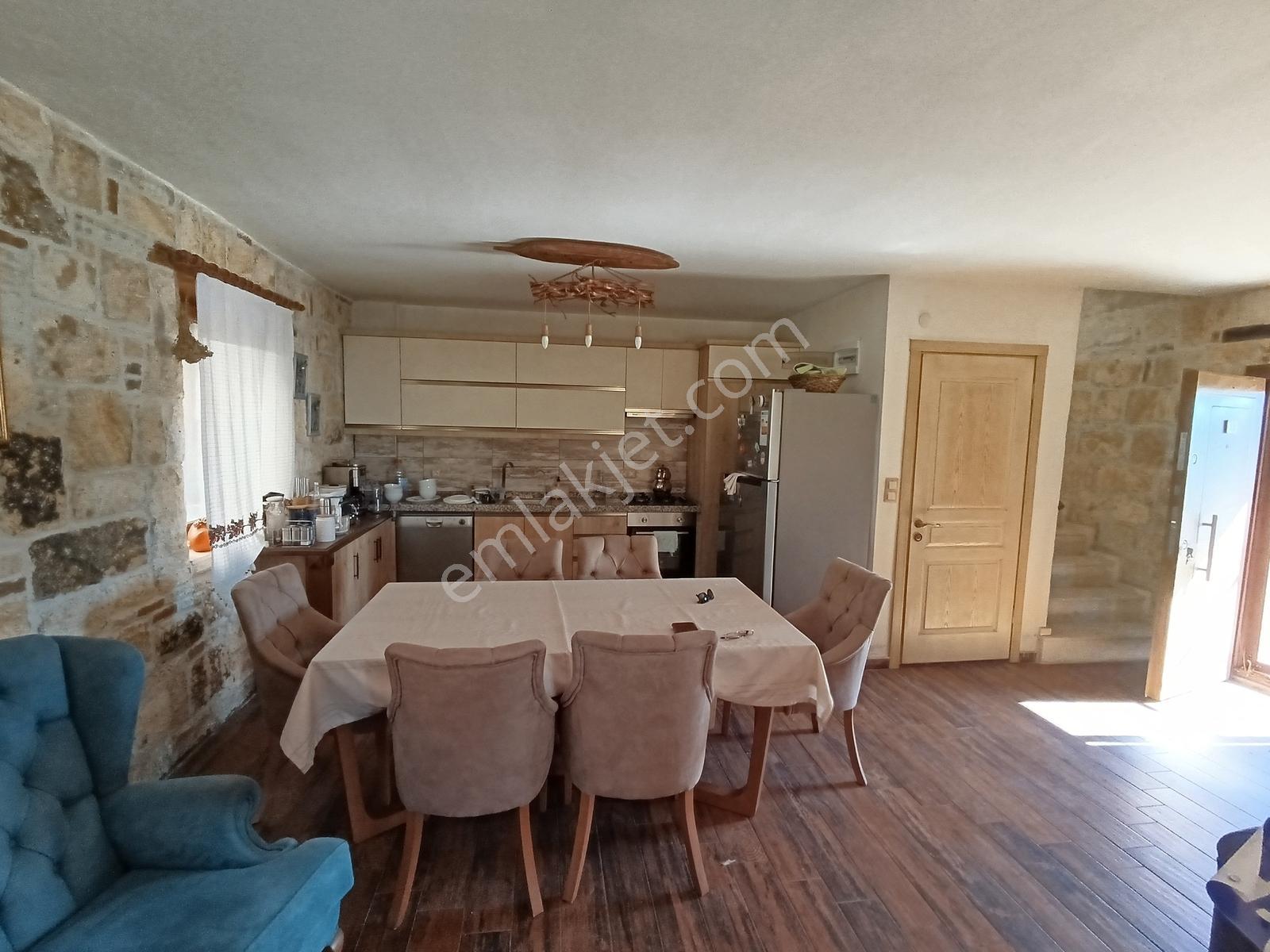 Çandarlı Bimeyko Da Deniz Manzaralı Havuzlu Taş Villa Satılık — fotoğraf 7