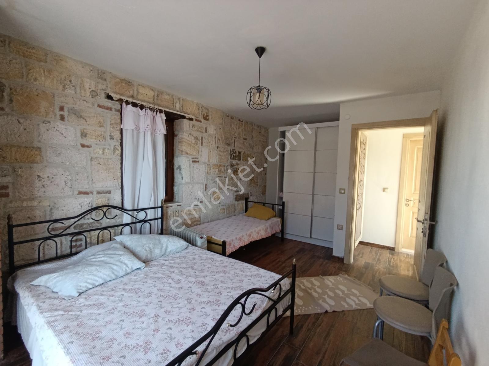 Çandarlı Bimeyko Da Deniz Manzaralı Havuzlu Taş Villa Satılık — fotoğraf 8