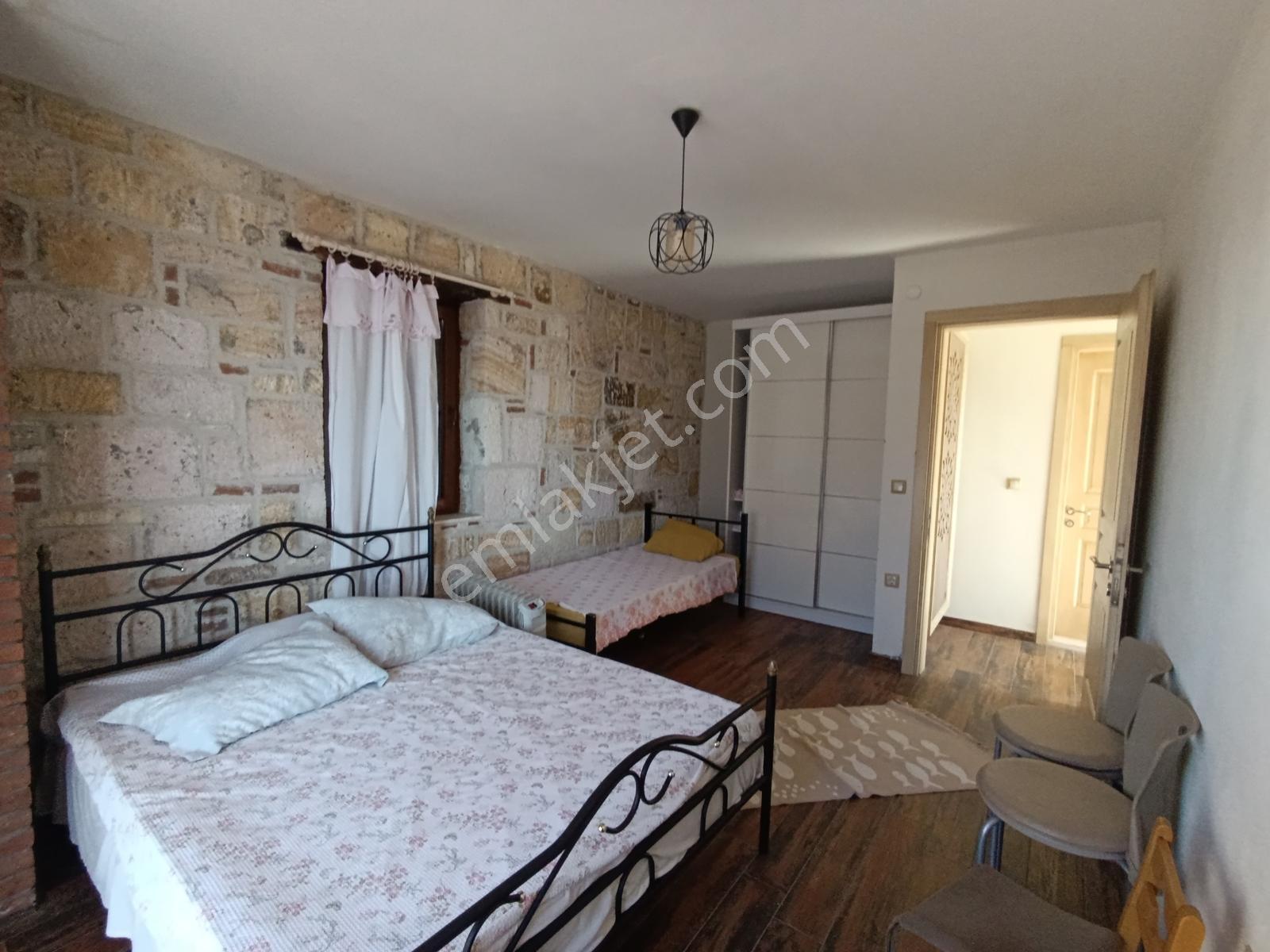 Çandarlı Bimeyko Da Deniz Manzaralı Havuzlu Taş Villa Satılık — fotoğraf 9