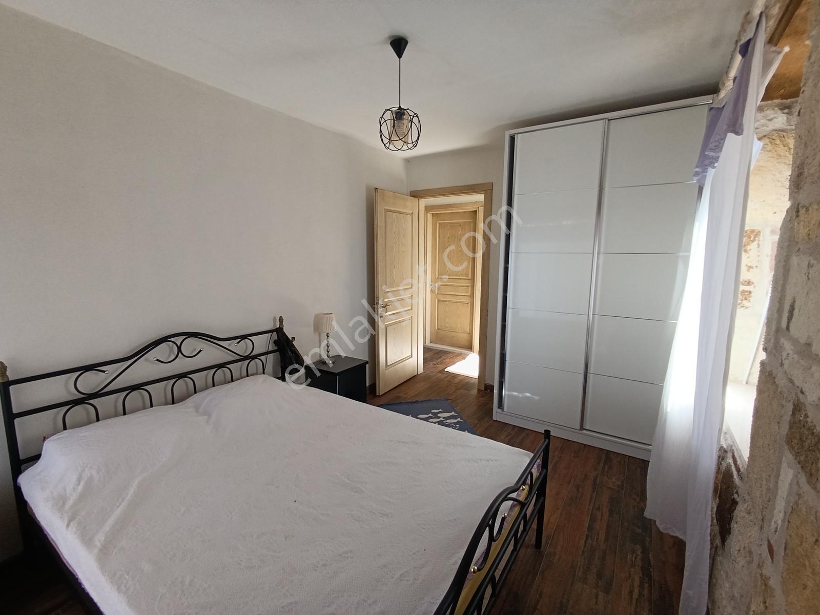 Çandarlı Bimeyko Da Deniz Manzaralı Havuzlu Taş Villa Satılık — fotoğraf 11