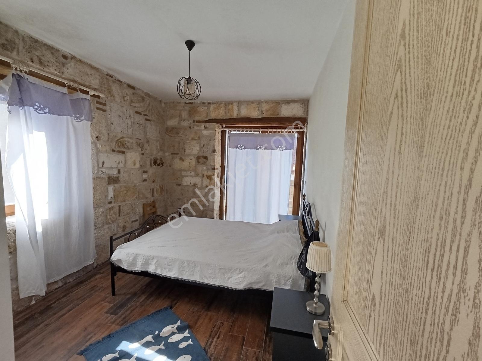 Çandarlı Bimeyko Da Deniz Manzaralı Havuzlu Taş Villa Satılık — fotoğraf 12