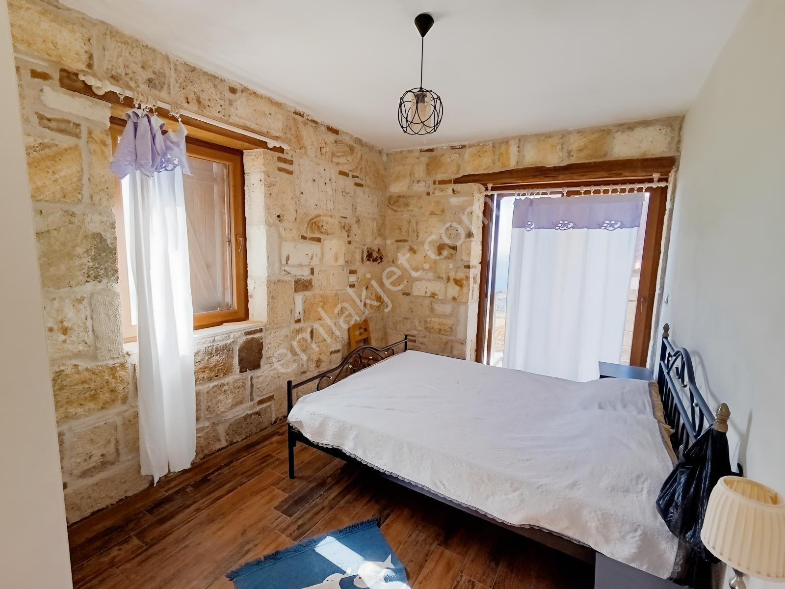 Çandarlı Bimeyko Da Deniz Manzaralı Havuzlu Taş Villa Satılık — fotoğraf 13
