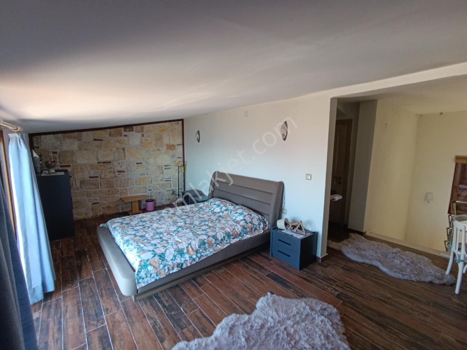 Çandarlı Bimeyko Da Deniz Manzaralı Havuzlu Taş Villa Satılık — fotoğraf 17