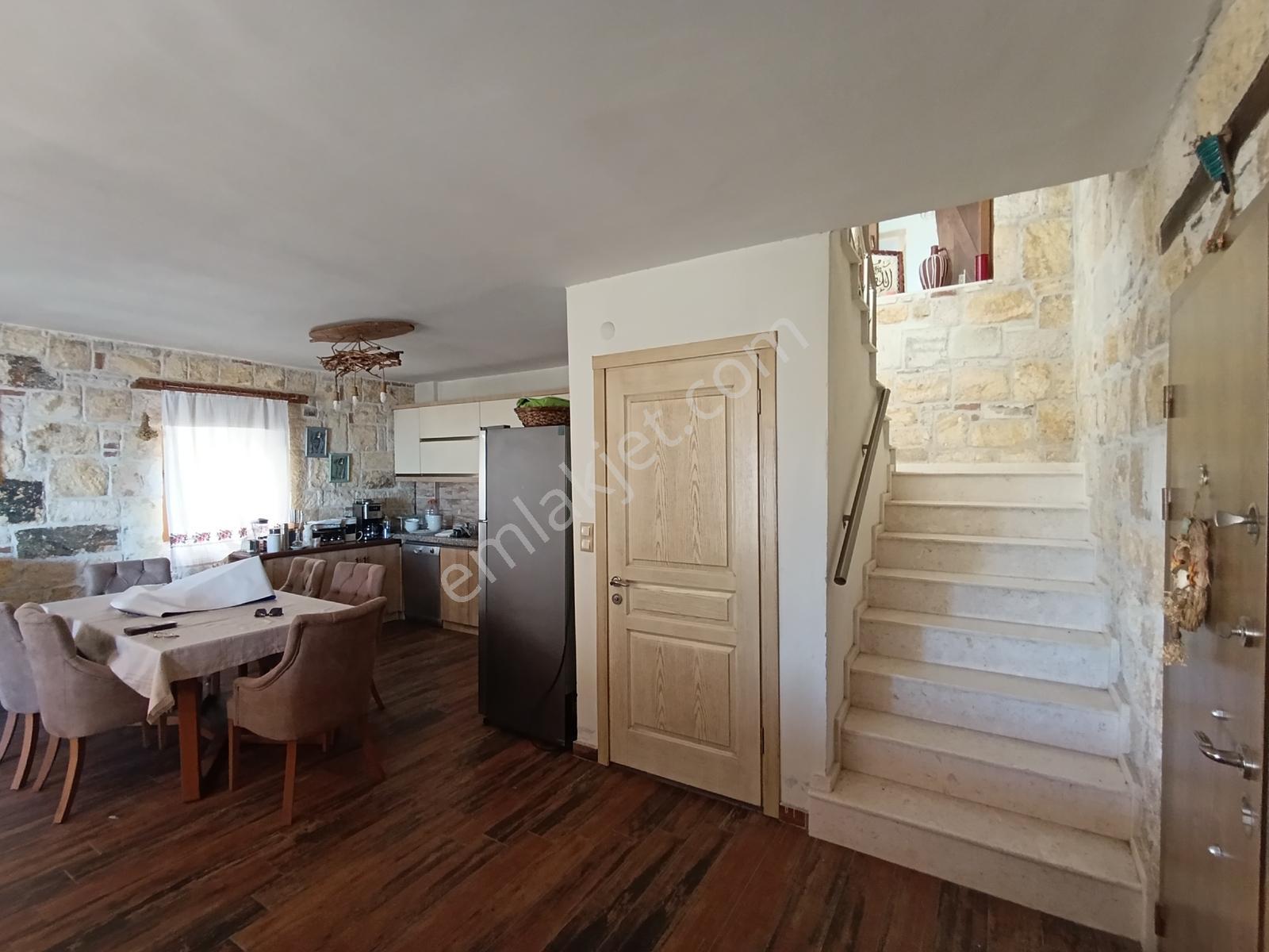 Çandarlı Bimeyko Da Deniz Manzaralı Havuzlu Taş Villa Satılık — fotoğraf 23