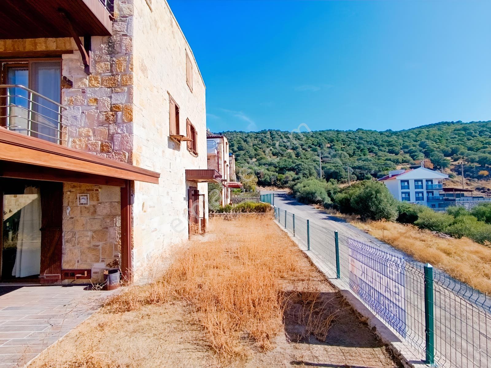 Çandarlı Bimeyko Da Deniz Manzaralı Havuzlu Taş Villa Satılık — fotoğraf 34