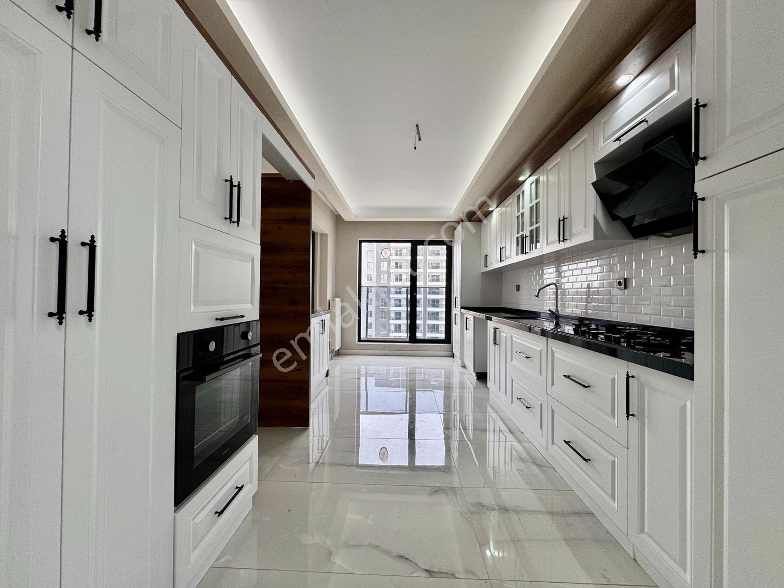 Göktaş'tan█ Hastane Yanı 4+1 Ultra Lüx Sitede Full Yapılı Daire — fotoğraf 2