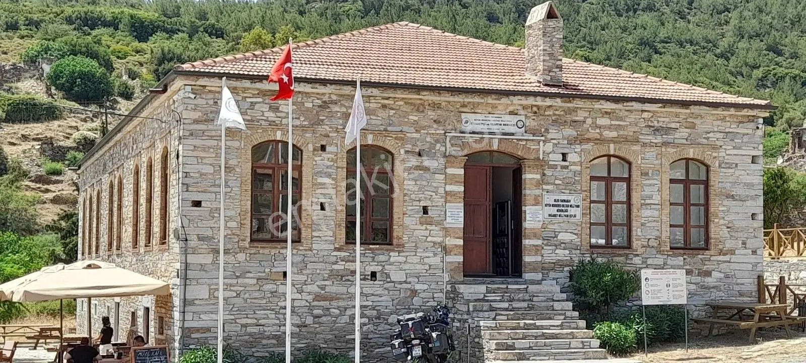 Eski Doğanbey'de Satılık Avlulu Taş Ev(harabe) — fotoğraf 3