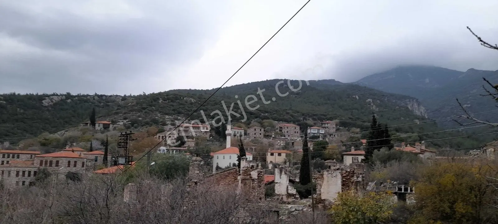 Eski Doğanbey'de Satılık Avlulu Taş Ev(harabe) — fotoğraf 4