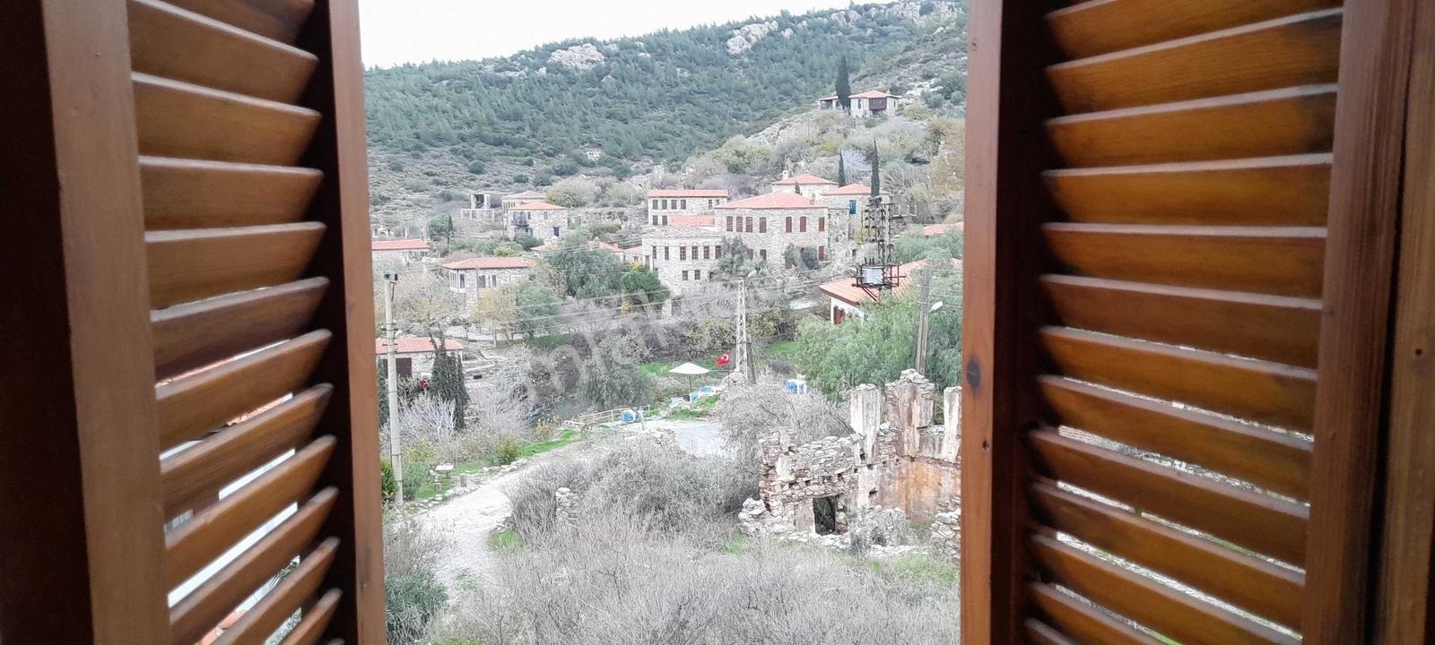 Eski Doğanbey'de Satılık Avlulu Taş Ev(harabe) — fotoğraf 6