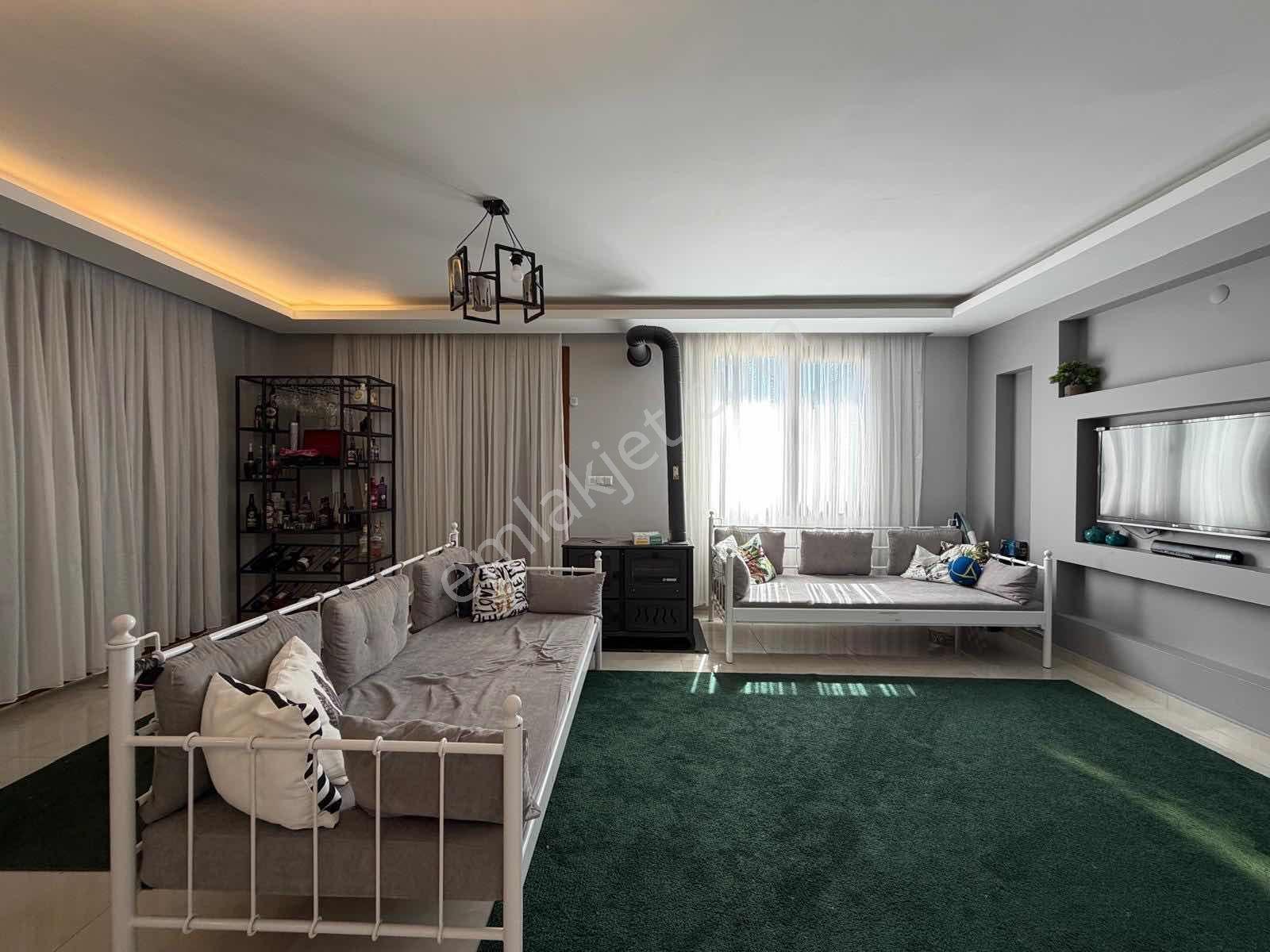 Seferihisar Cumhuriyet Mahallesinde Havuzlu 3+1 Villa — fotoğraf 2