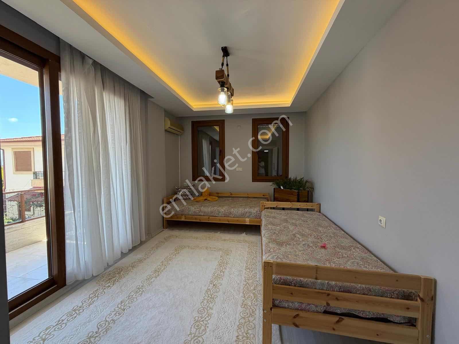 Seferihisar Cumhuriyet Mahallesinde Havuzlu 3+1 Villa — fotoğraf 5