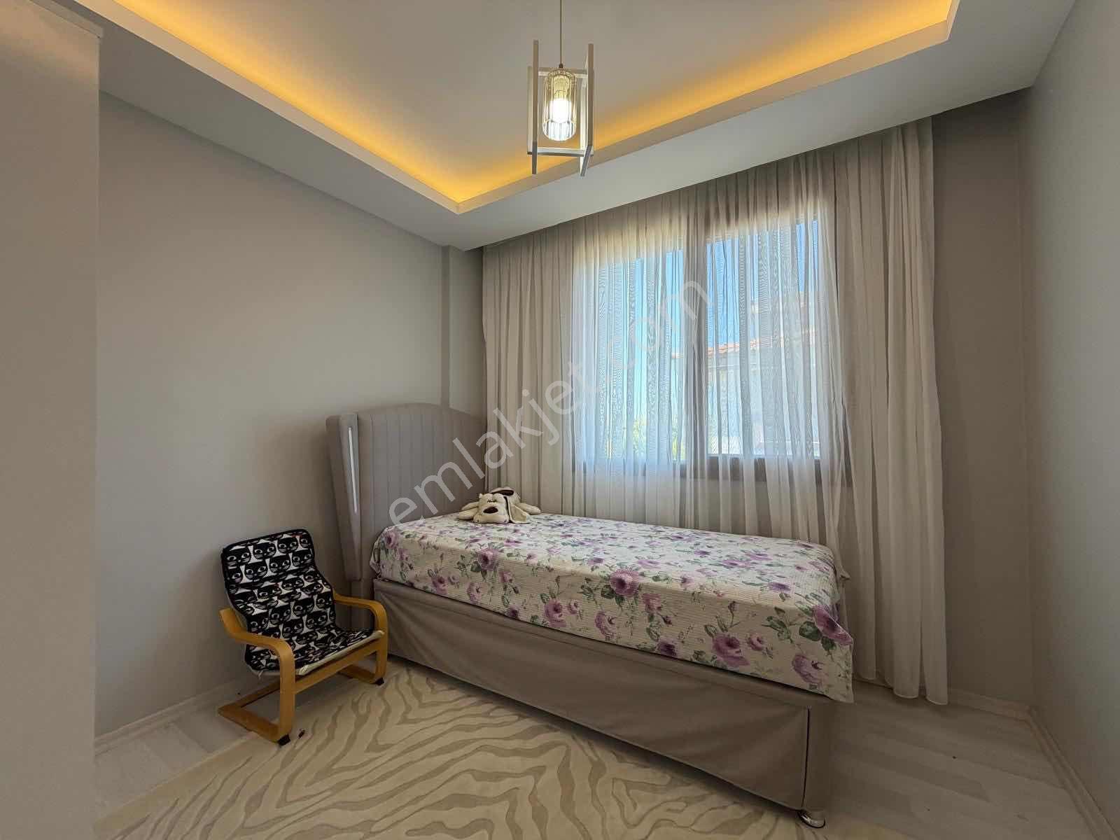 Seferihisar Cumhuriyet Mahallesinde Havuzlu 3+1 Villa — fotoğraf 6