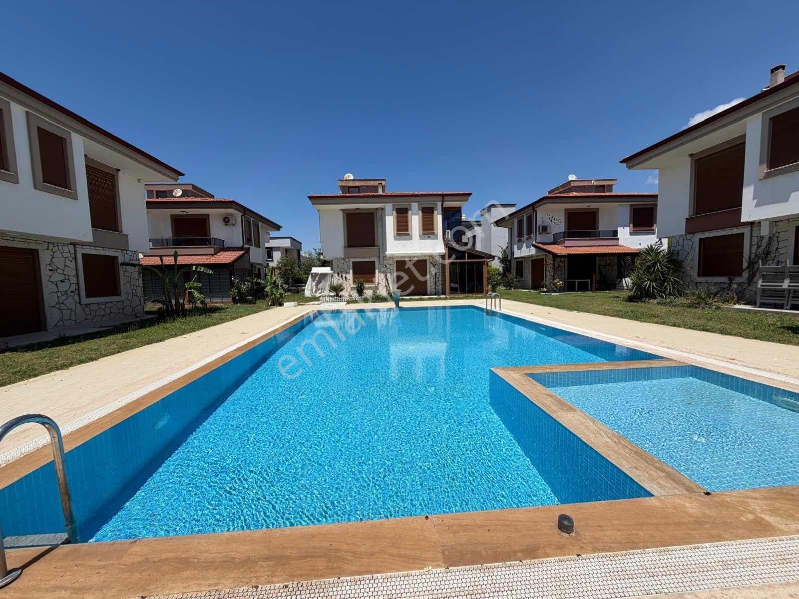 Seferihisar Cumhuriyet Mahallesinde Havuzlu 3+1 Villa — fotoğraf 9