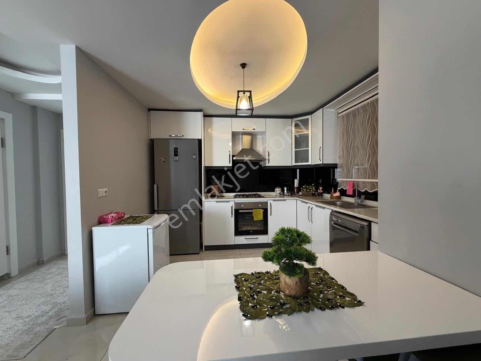 Seferihisar Cumhuriyet Mahallesinde Havuzlu 3+1 Villa — fotoğraf 10