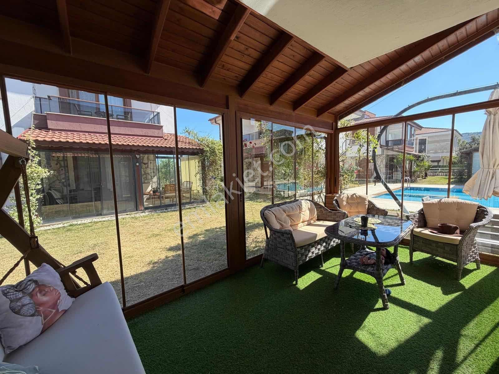 Seferihisar Cumhuriyet Mahallesinde Havuzlu 3+1 Villa — fotoğraf 13