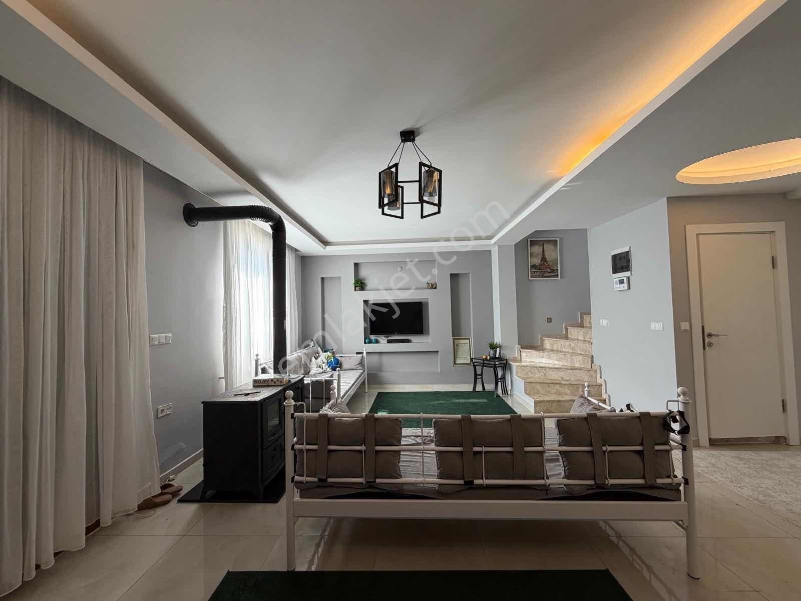Seferihisar Cumhuriyet Mahallesinde Havuzlu 3+1 Villa — fotoğraf 17