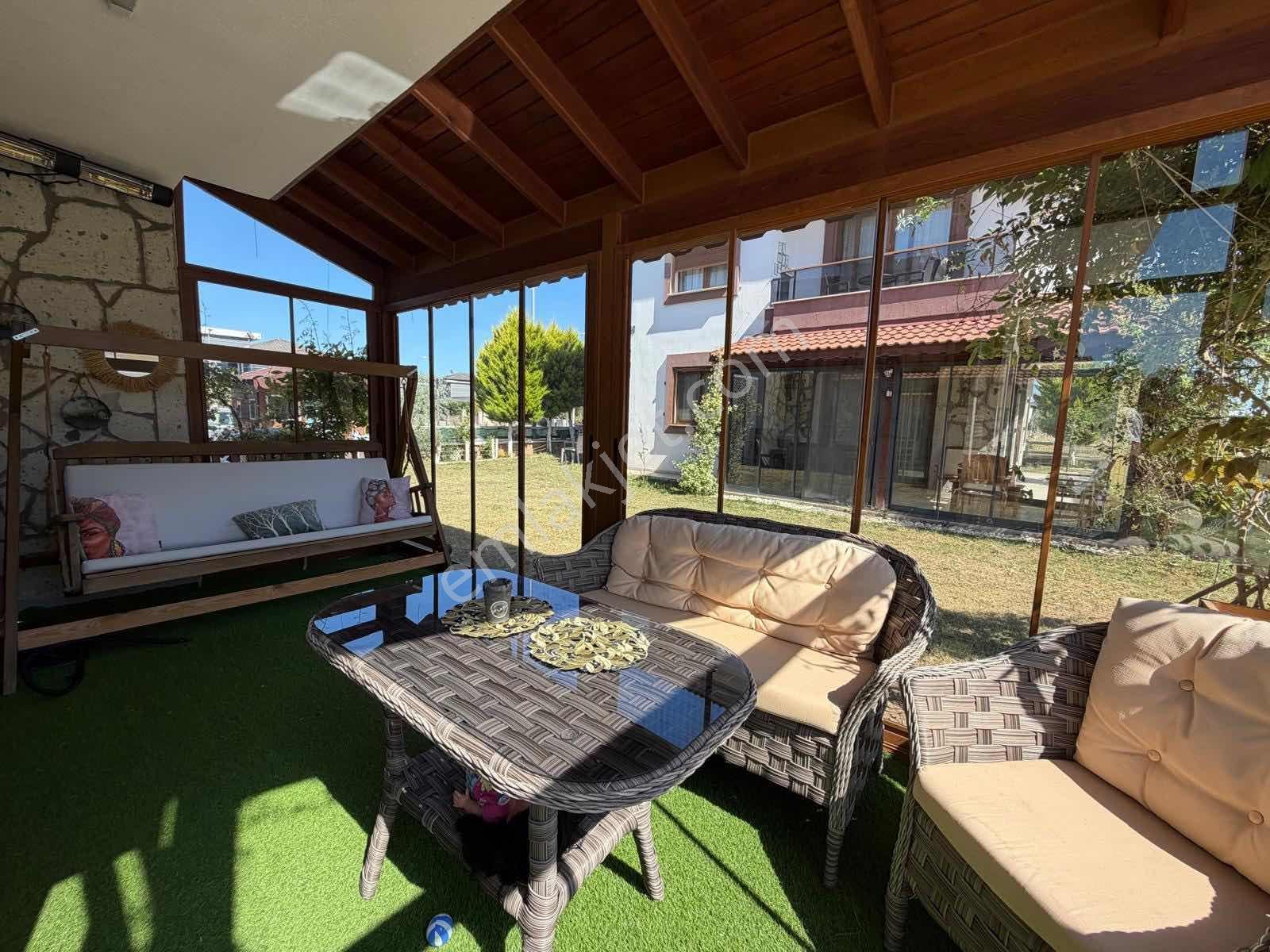 Seferihisar Cumhuriyet Mahallesinde Havuzlu 3+1 Villa — fotoğraf 18