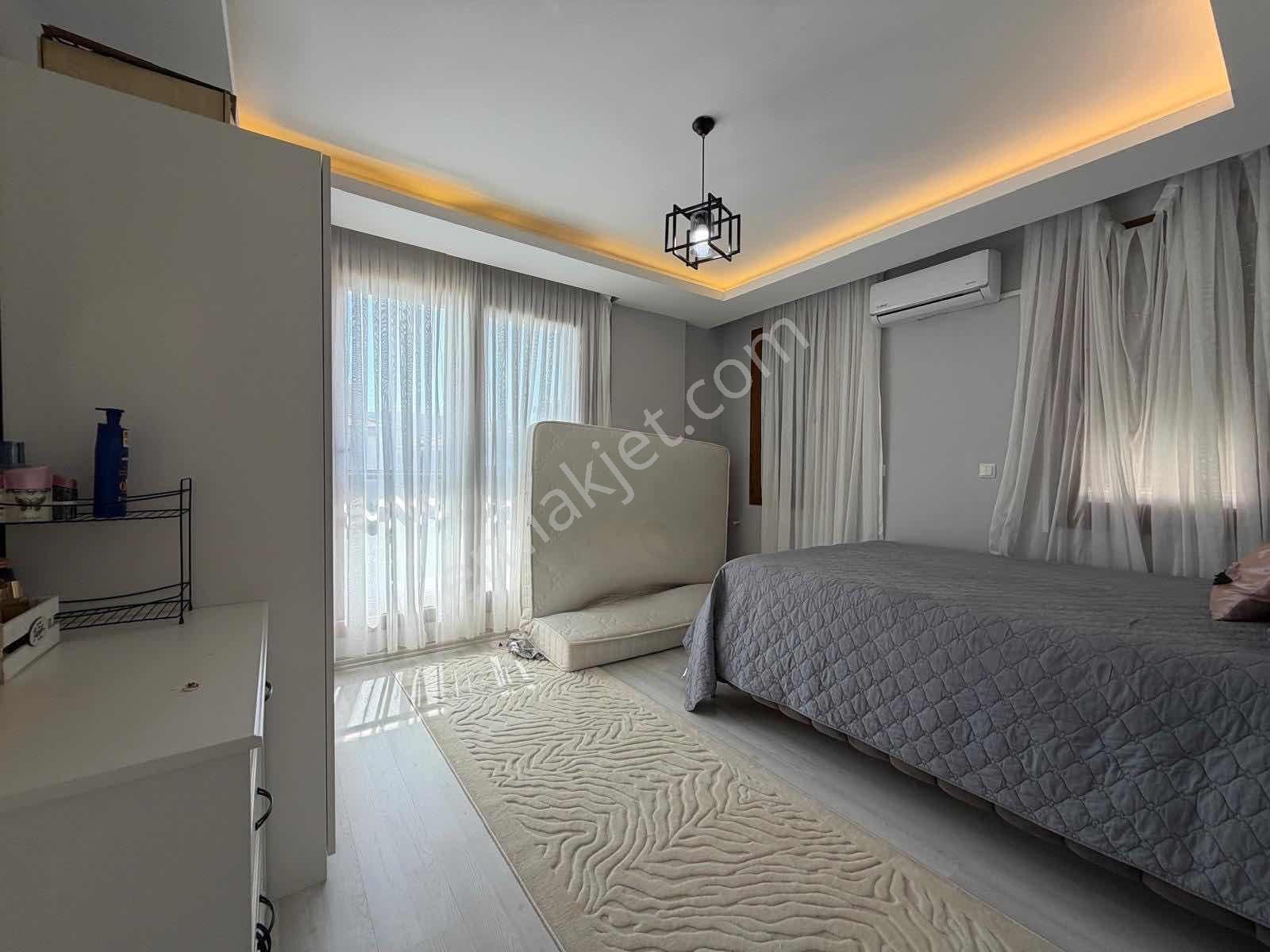 Seferihisar Cumhuriyet Mahallesinde Havuzlu 3+1 Villa — fotoğraf 25