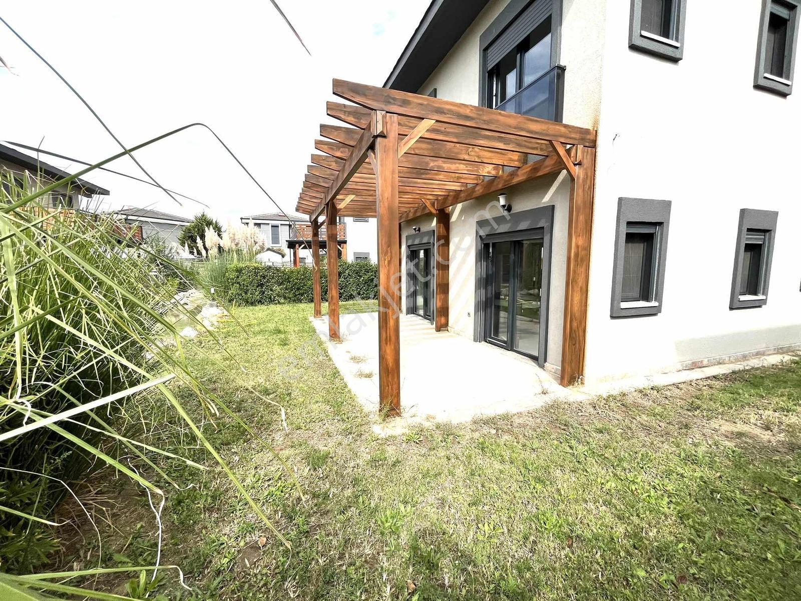 Cumhuriyet Te Tek Müstakil Bahçeli 3+1 Villa — fotoğraf 6
