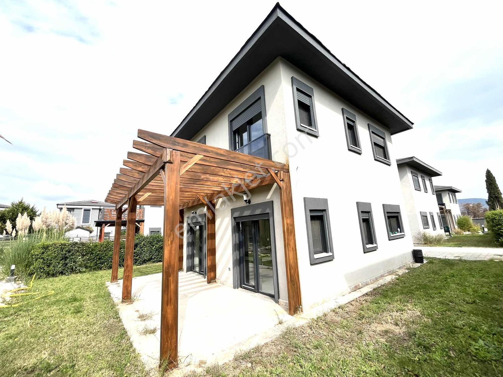 Cumhuriyet Te Tek Müstakil Bahçeli 3+1 Villa — fotoğraf 7