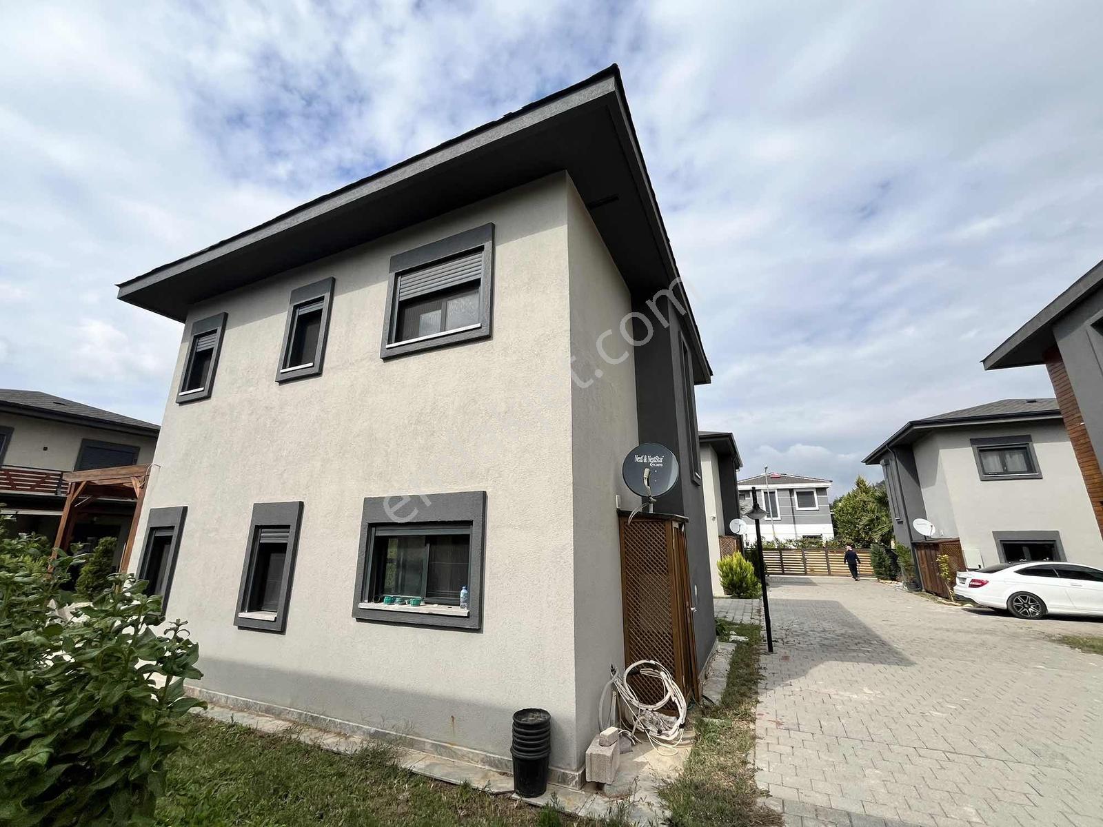 Cumhuriyet Te Tek Müstakil Bahçeli 3+1 Villa — fotoğraf 8