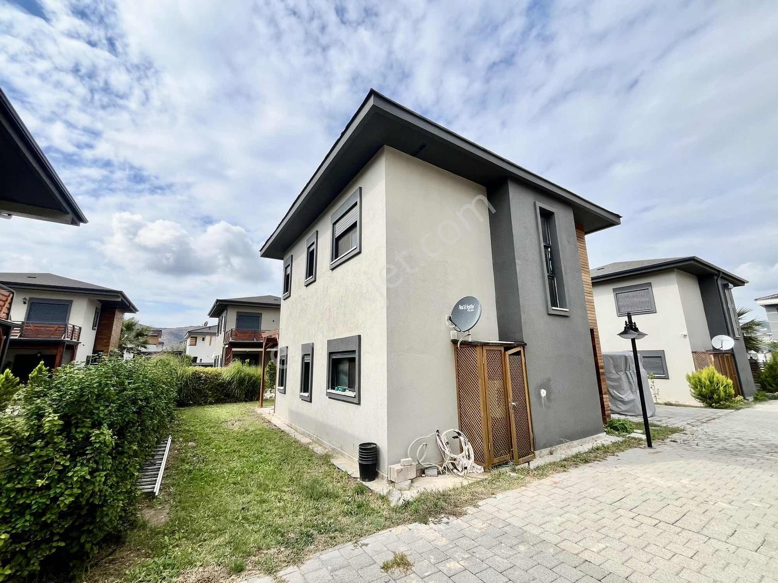 Cumhuriyet Te Tek Müstakil Bahçeli 3+1 Villa — fotoğraf 10