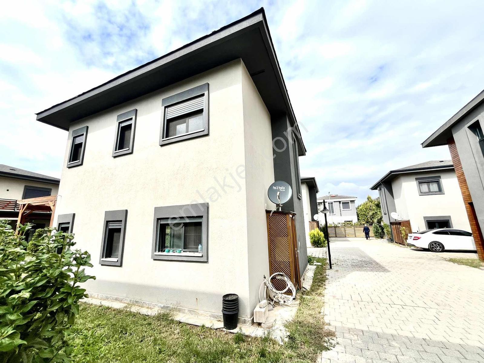 Cumhuriyet Te Tek Müstakil Bahçeli 3+1 Villa — fotoğraf 11