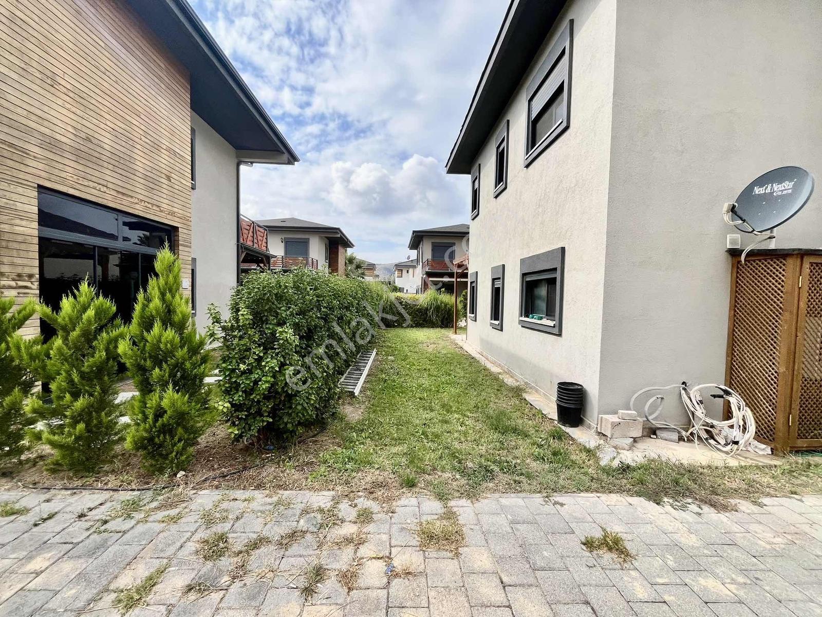 Cumhuriyet Te Tek Müstakil Bahçeli 3+1 Villa — fotoğraf 12