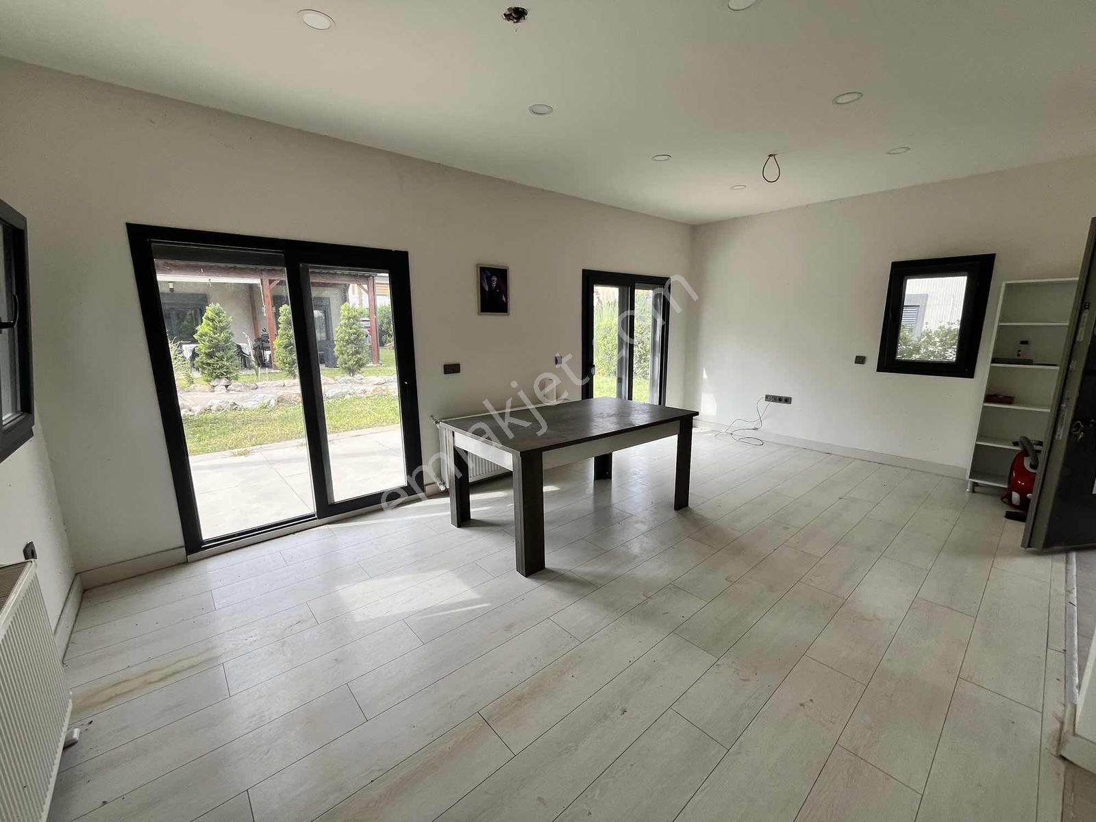 Cumhuriyet Te Tek Müstakil Bahçeli 3+1 Villa — fotoğraf 17