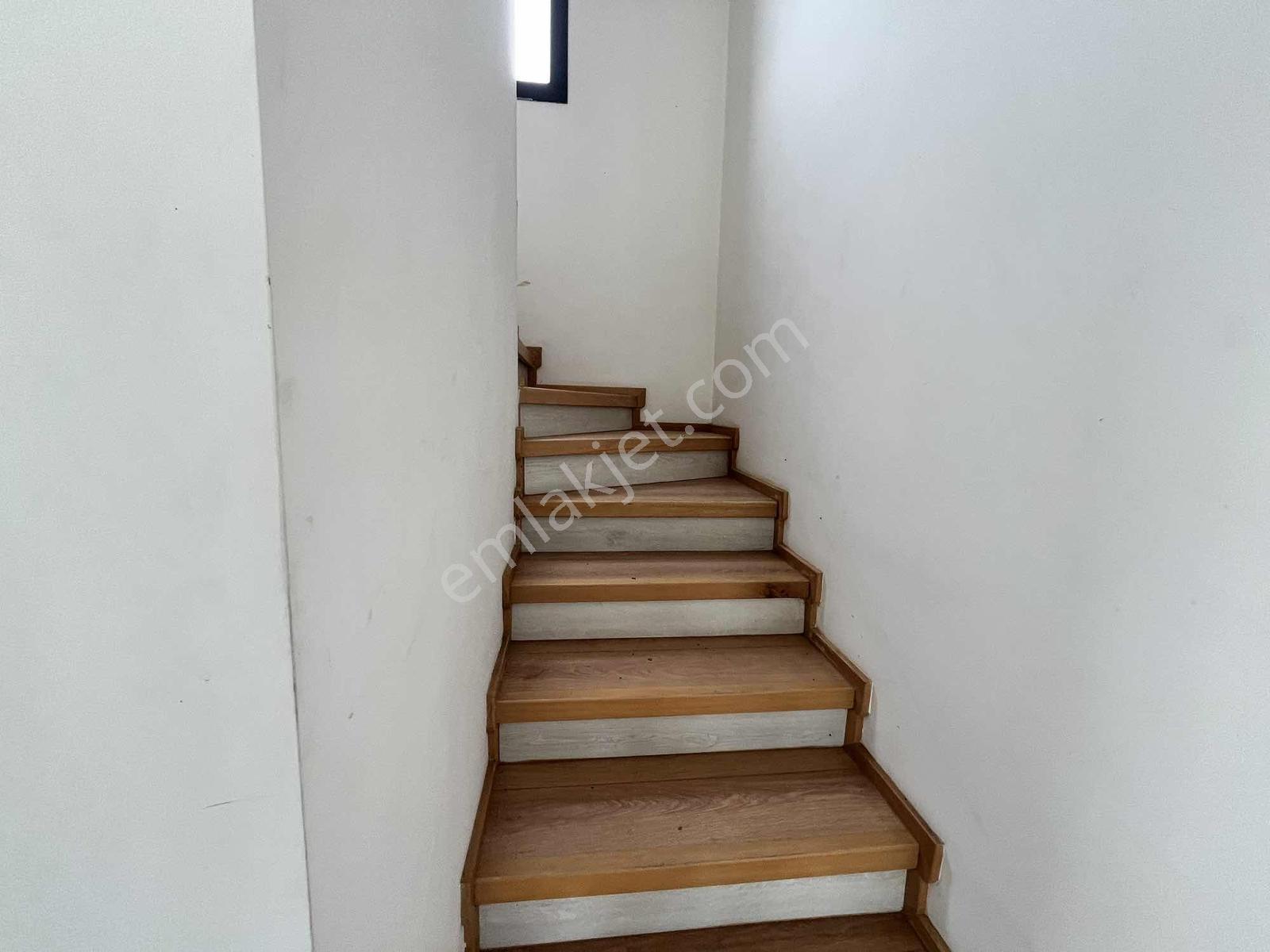 Cumhuriyet Te Tek Müstakil Bahçeli 3+1 Villa — fotoğraf 21
