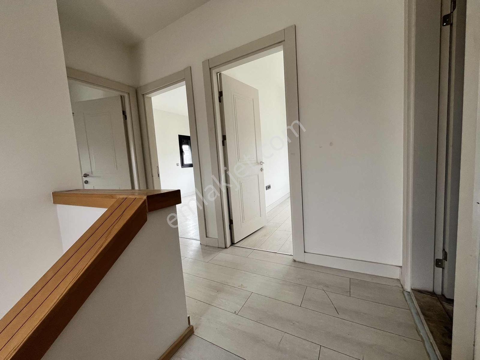 Cumhuriyet Te Tek Müstakil Bahçeli 3+1 Villa — fotoğraf 22