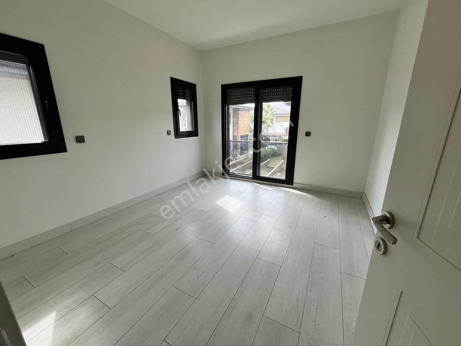 Cumhuriyet Te Tek Müstakil Bahçeli 3+1 Villa — fotoğraf 25