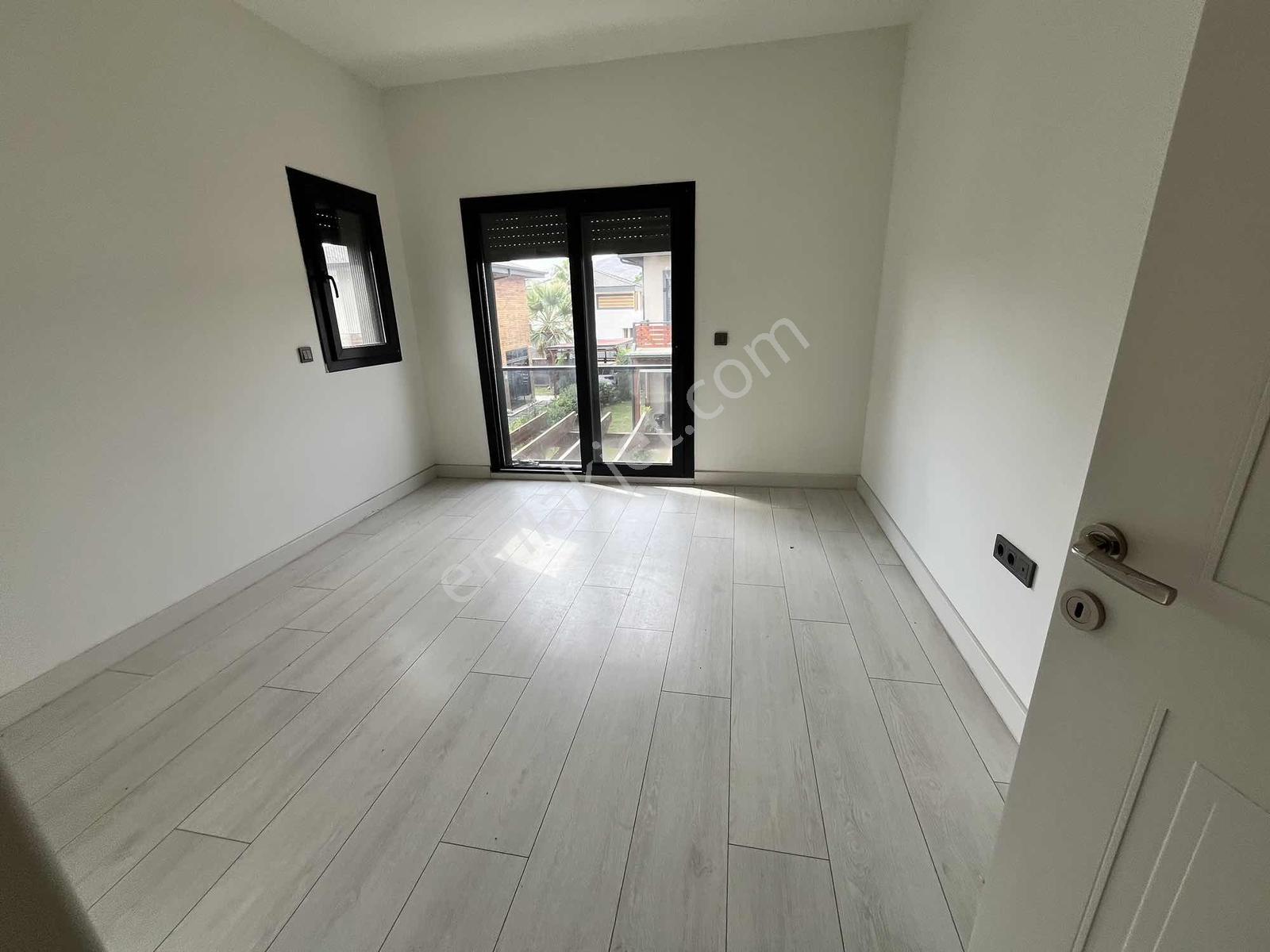 Cumhuriyet Te Tek Müstakil Bahçeli 3+1 Villa — fotoğraf 26