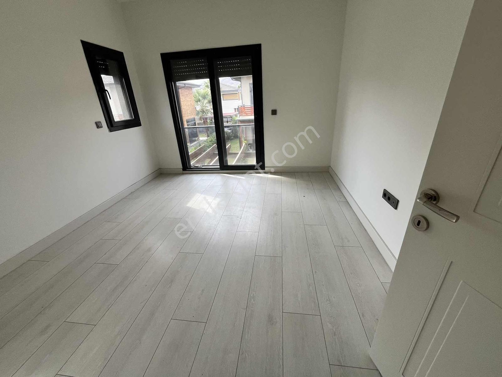 Cumhuriyet Te Tek Müstakil Bahçeli 3+1 Villa — fotoğraf 27