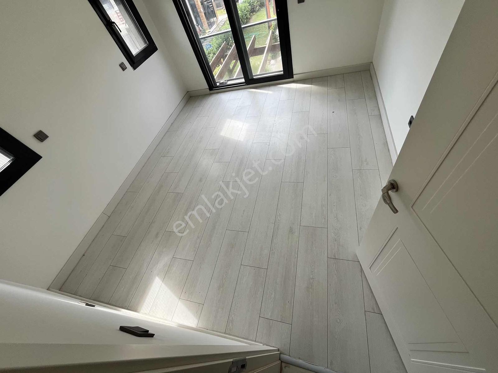 Cumhuriyet Te Tek Müstakil Bahçeli 3+1 Villa — fotoğraf 30