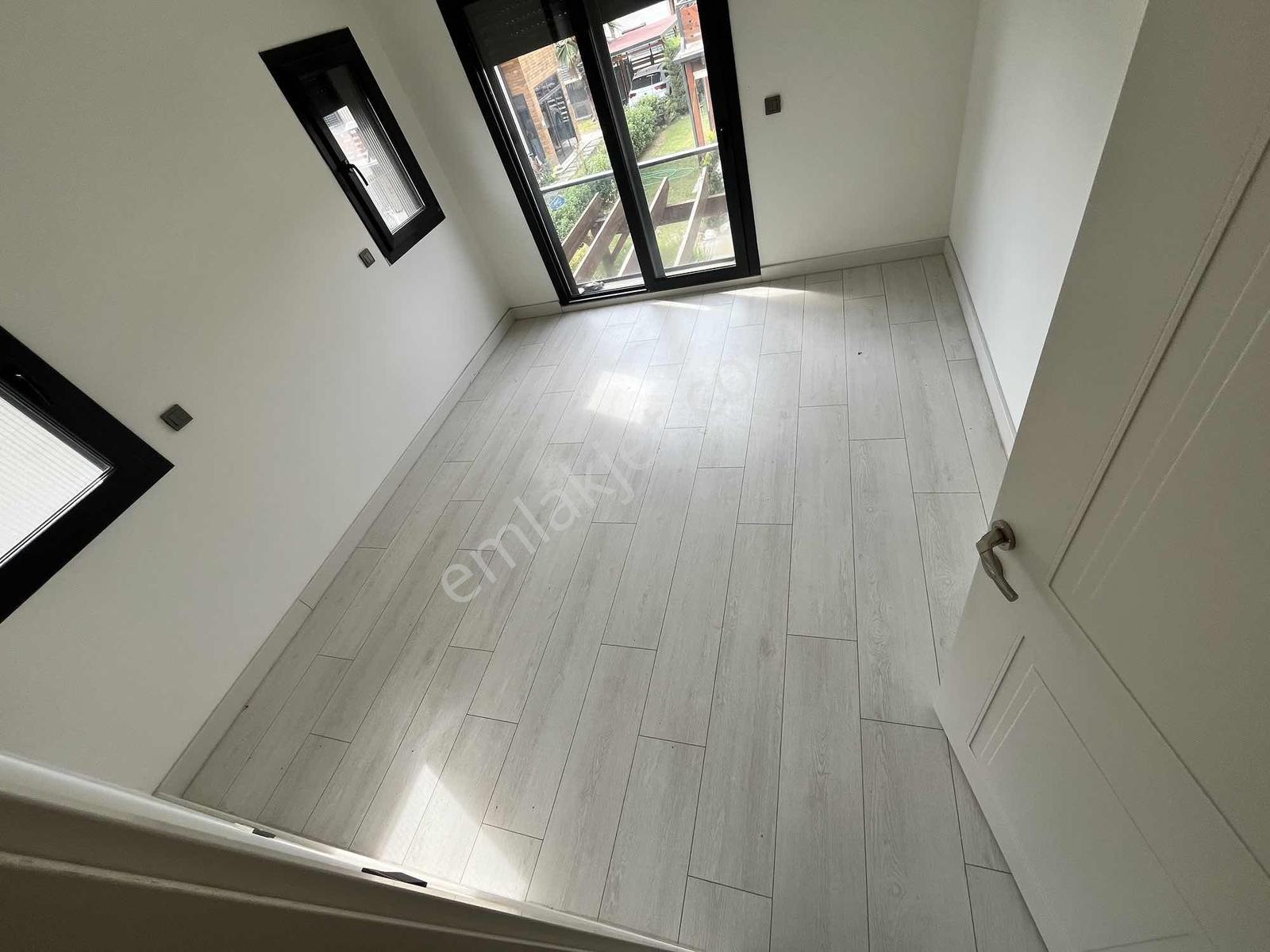 Cumhuriyet Te Tek Müstakil Bahçeli 3+1 Villa — fotoğraf 31
