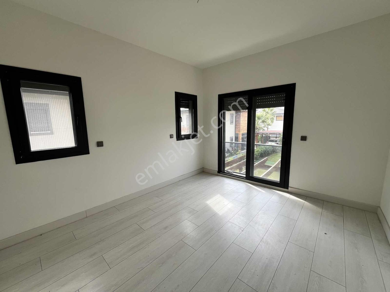 Cumhuriyet Te Tek Müstakil Bahçeli 3+1 Villa — fotoğraf 32
