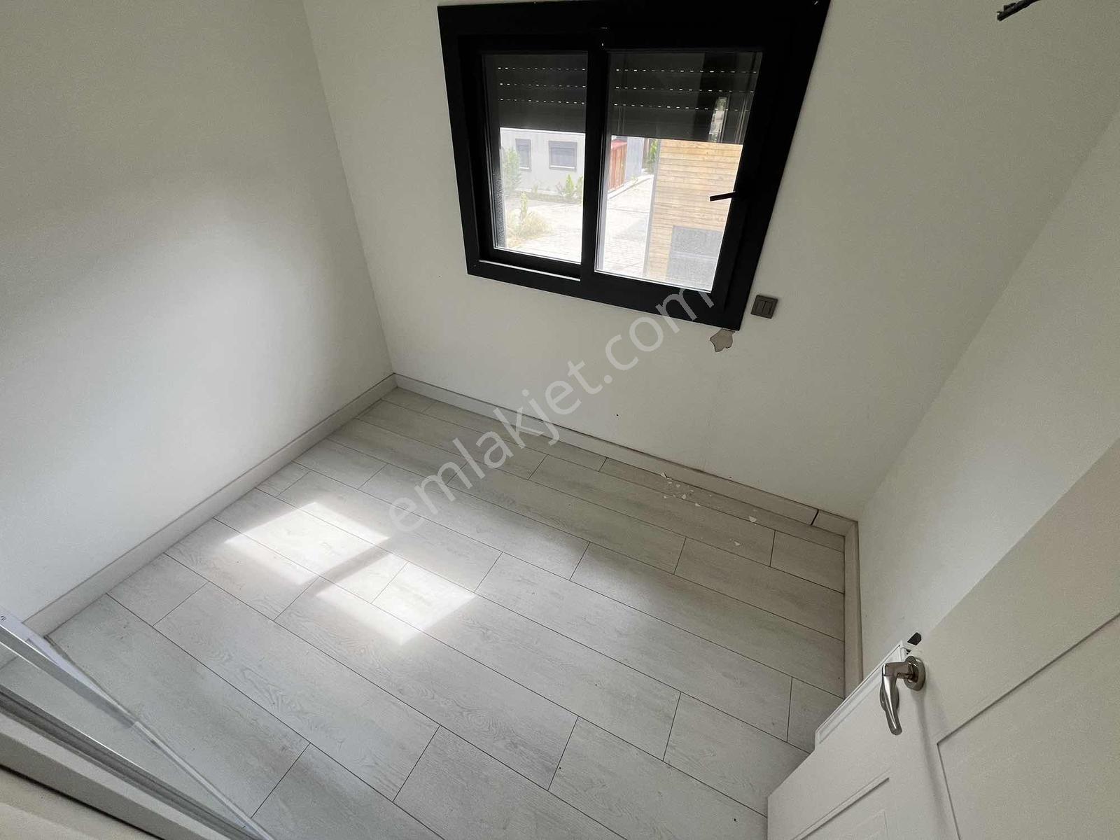 Cumhuriyet Te Tek Müstakil Bahçeli 3+1 Villa — fotoğraf 34